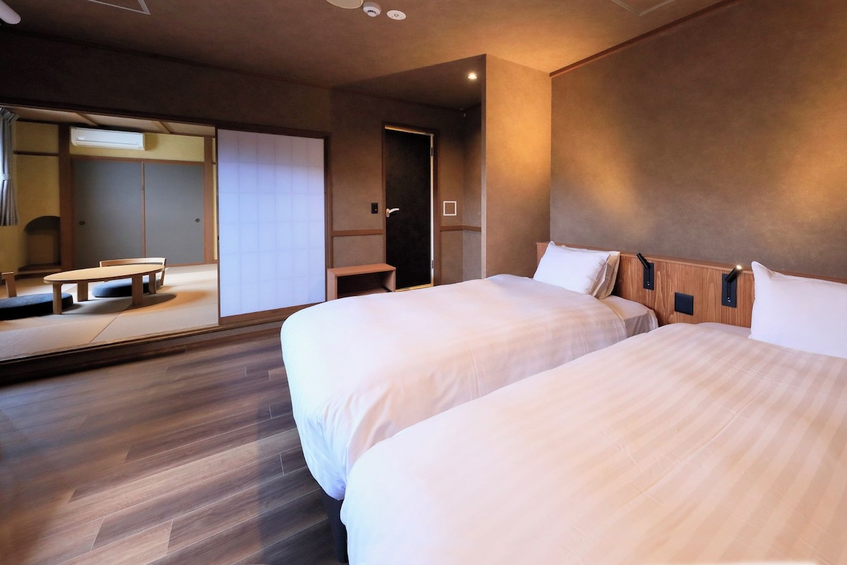Habitación con 2 camas individuales, no fumadores (Japanese-Western Room, Open-Air Bath) | Wifi gratis