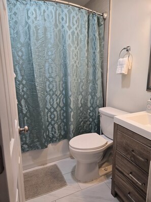 Unclassified image, 4 of 8, button - 3-bedroom house in quiet Gainesville neighborhood with private yard (Gainesville)