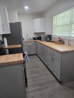 Unclassified image, 5 of 8, button - 3-bedroom house in quiet Gainesville neighborhood with private yard (Gainesville)