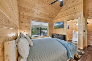Room - The Goathouse - Pet Friendly, Hot Tub, Creekside Firepit + Game Room! (Ellijay)