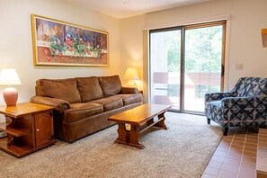 Living area - Sugarloaf Mountain Westwind C005 (Carrabassett Vly)