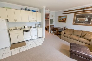 Living area - Sugarloaf Mountain Gondola Village C2194 (Carrabassett Vly)