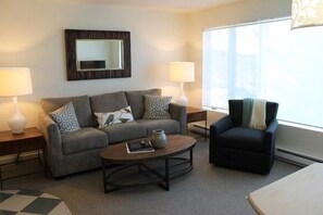 A living room with a sofa, armchairs, a coffee table, and lamps. - Sugarloaf Mountain Gondola Village C2202 (Carrabassett Vly)