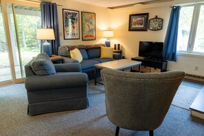 Living area - Sugarloaf Mountain Hamlet Circle C2065 (Carrabassett Vly)
