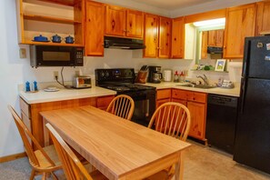 Private kitchen - Sugarloaf Mountain Snowbrook Village C2615 (Carrabassett Vly)