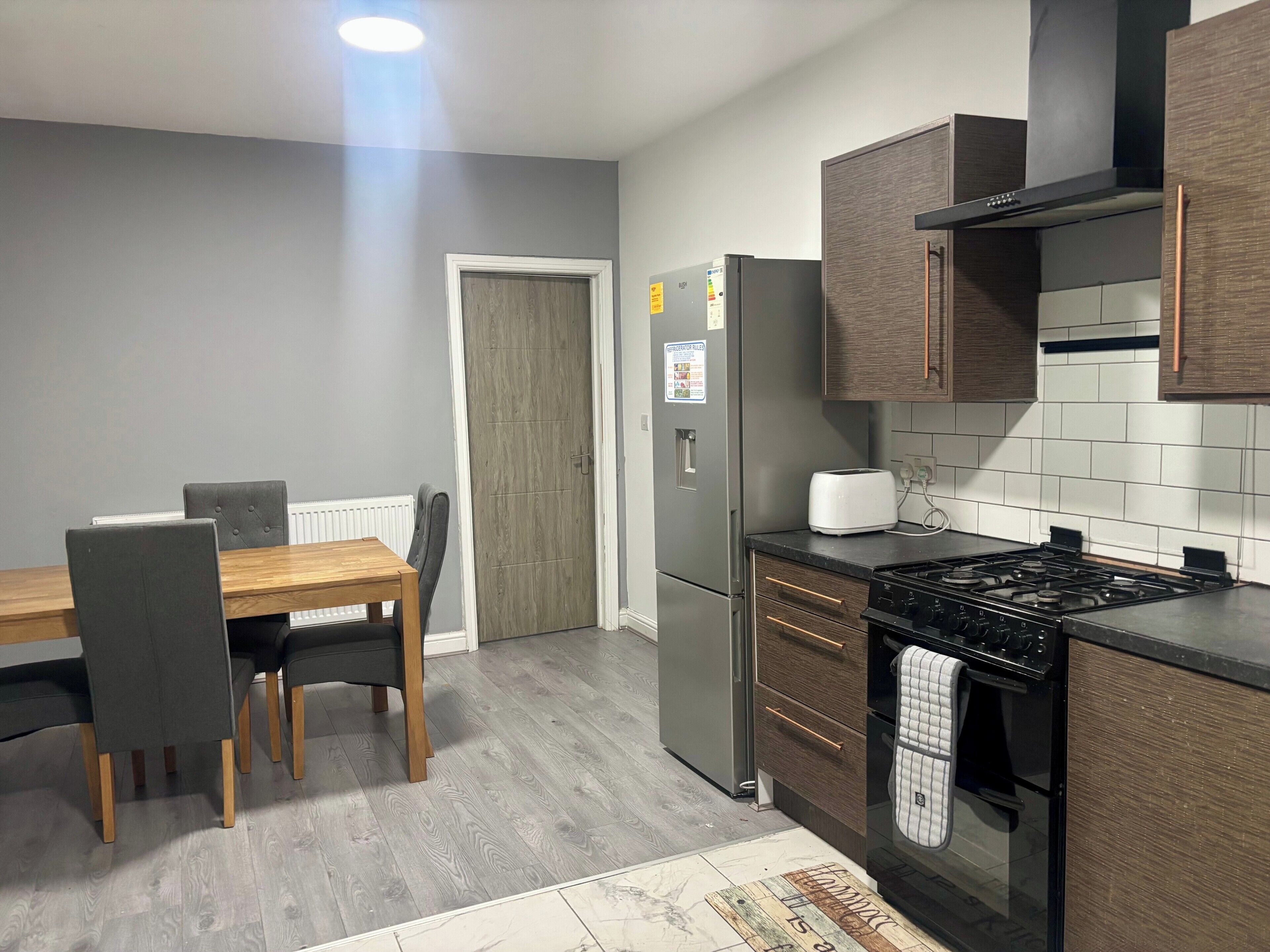 Fridge, microwave, oven