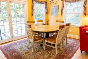 Dining - Sugarloaf Mountain Spruce Creek Road C551 (Carrabassett Vly)
