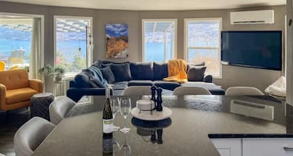 Spacious 4-bedroom house overlooking Lake Okanagan in Peachland