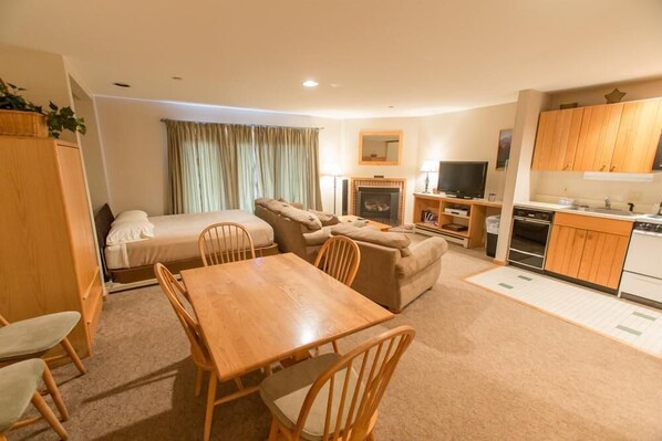 Interior - Sugarloaf Mountain Sugartree II C289 (Carrabassett Vly)