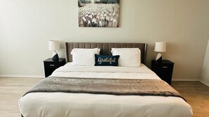 4 bedrooms, desk, iron/ironing board, travel crib - Spacious Luxe Retreat for family and groups Austin (Round Rock)