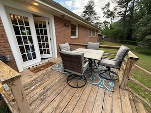 Outdoor dining - Near Battery Games Firepit Kitchen Laundry Patio (Smyrna)