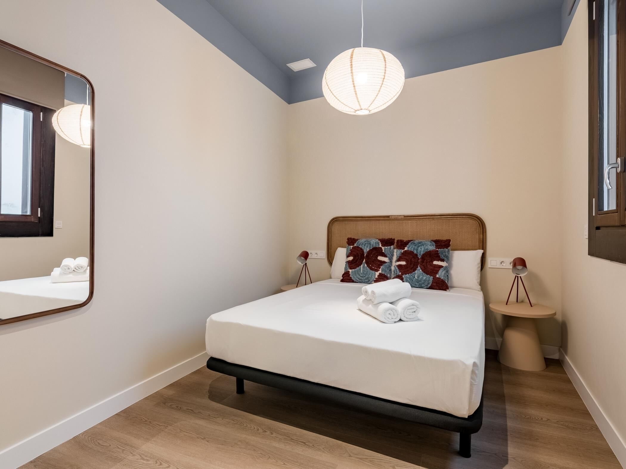 Iron/ironing board, internet, bed sheets