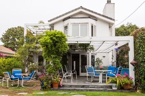A house with a covered patio area, outdoor seating, and potted plants. - Mar Vista One Bedroom House - Great Location and Lots of Charm (Los Angeles)