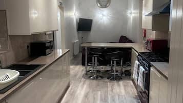 Shared fridge, shared microwave, oven, stovetop