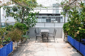 Outdoor dining - Studio- Green AP with balcony & nearthe beach 302 (Đà Nẵng)