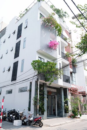 Exterior - Studio- Green AP with balcony & nearthe beach 302 (Đà Nẵng)