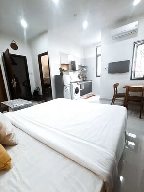 1 bedroom, WiFi, bed sheets - Studio- Green AP with balcony & nearthe beach 302 (Đà Nẵng)