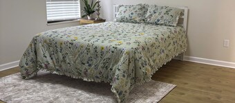 Cozy Corner, 3 bedroom close to campus and Powell medical mall