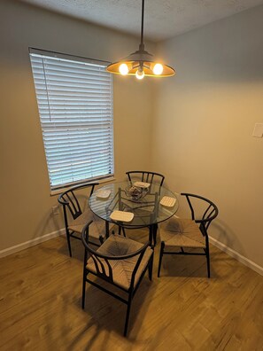 Dining - Cozy Corner, 3 bedroom close to campus and Powell medical mall (Knoxville)