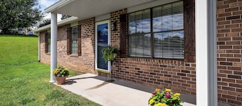 Cozy Corner, 3 bedroom close to campus and Powell medical mall