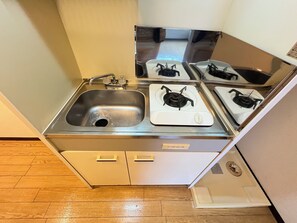 Private kitchen - Vrbo Property (Kamihonnōjimaechō Nakagyo Ward Kyoto)