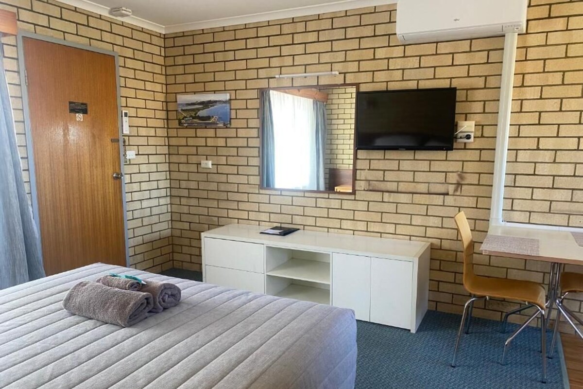 Chambre Double Standard, balcon | Fer et planche à repasser, Wi-Fi gratuit, draps fournis