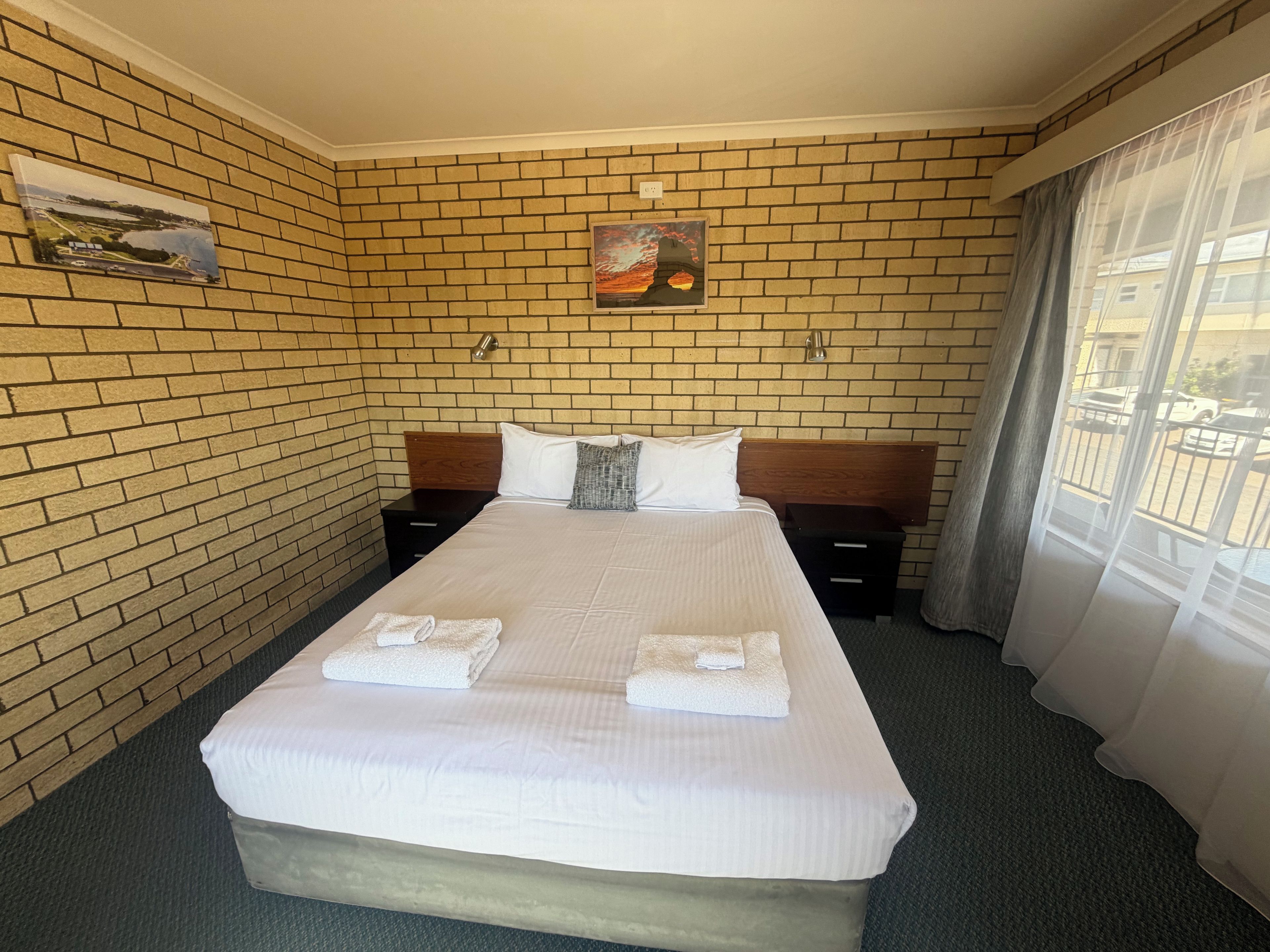 Iron/ironing board, WiFi (free), bed sheets