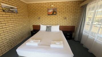 Iron/ironing board, WiFi (free), bed sheets