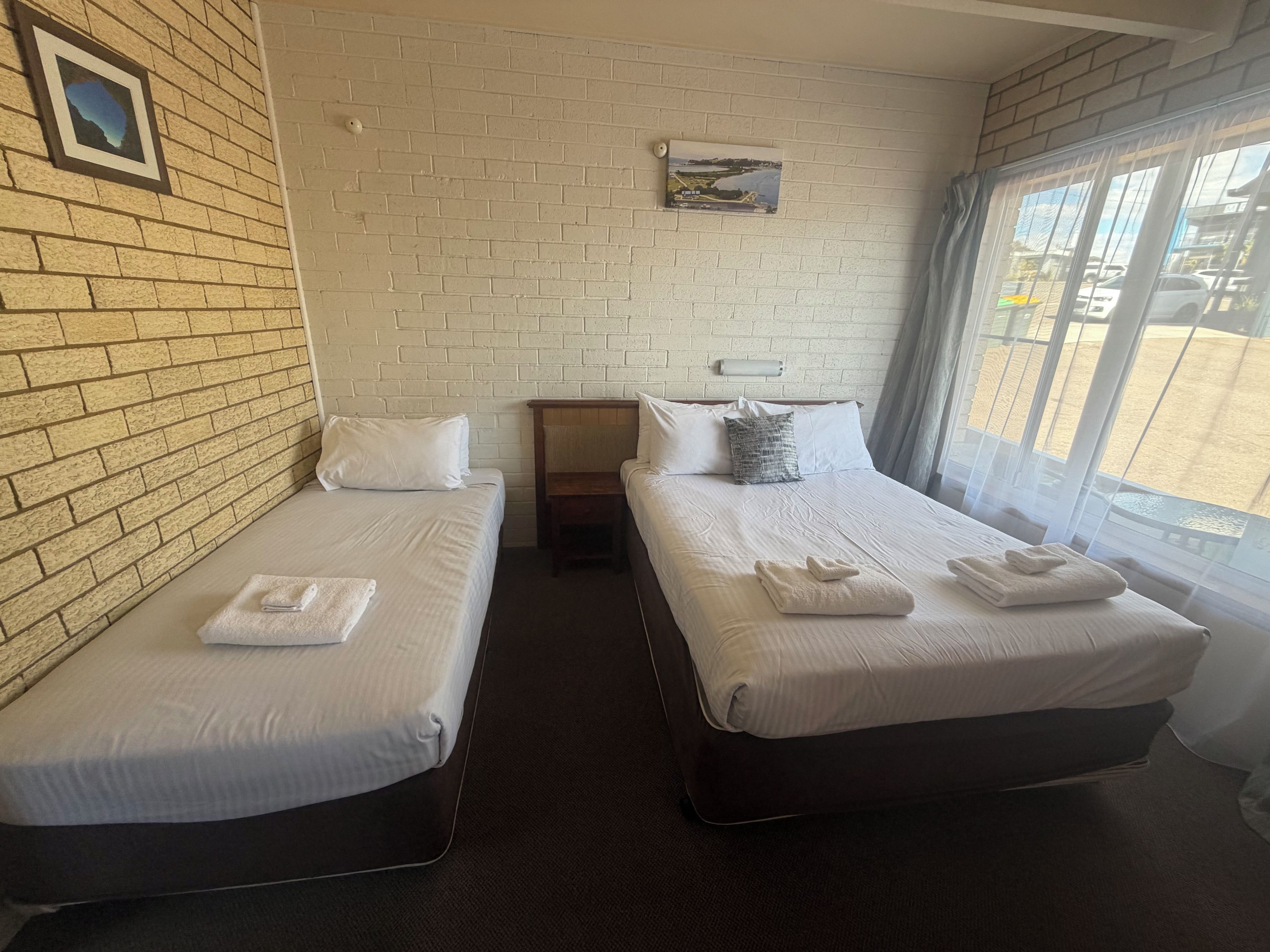 Twin Room, Balcony | Iron/ironing board, WiFi (free), bed sheets