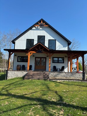 Unclassified image, 3 of 61, button - Charming 3-bedroom Brand New cabin in peaceful Lynchburg, TN. (Lynchburg)