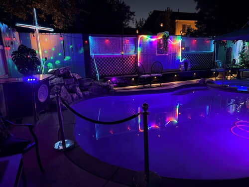 Serene studio in Woodland perfect for a relaxing getaway with pool & Jacuzzi