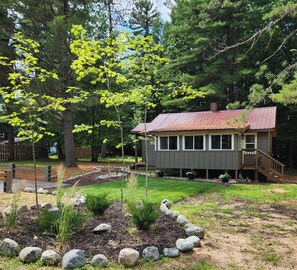 Exterior - Cozy year-round 2-bedroom cabin in Eagle River on the Chain of Lakes. (Eagle River)