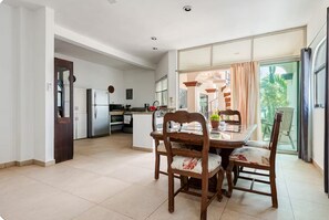 Kitchen and dining area.  - El Sol: apartment with rooftop lounge access minutes from 5 Avenida (Playa del Carmen)
