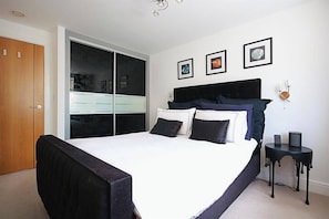 Room - Sleeps10-FamilyFriendly-FreeParking-EnclosedGarden (Wilmslow)