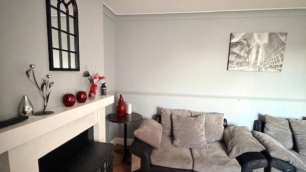 Unclassified image, 1 of 18, button - Hidden Cozy 2-Bedroom Haven (Stoke-on-Trent)