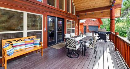 White Fir Cabin | Hot Tub | Fire Pit | Near Tamarack
