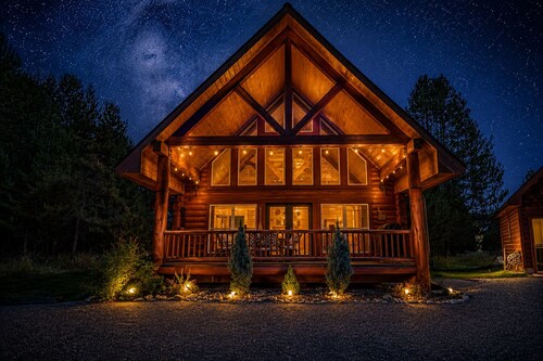 White Fir Cabin | Hot Tub | Fire Pit | Near Tamarack