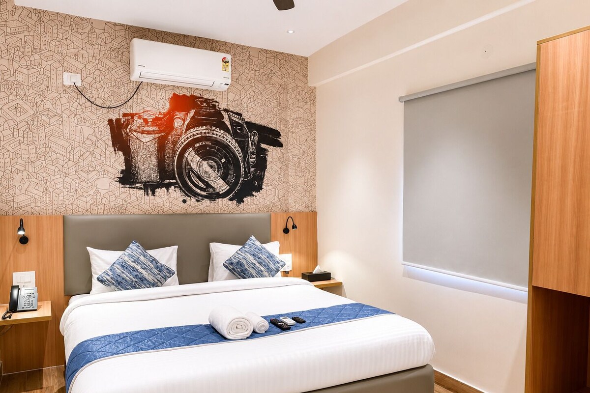 Quarto luxo, 1 cama King | Cofres nos quartos, escrivaninha, espaço de trabalho para notebook