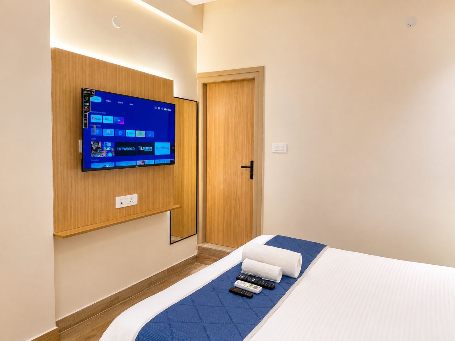 Habitación Deluxe doble, 1 cama de matrimonio | Ropa de cama de alta calidad, minibar, caja fuerte y escritorio