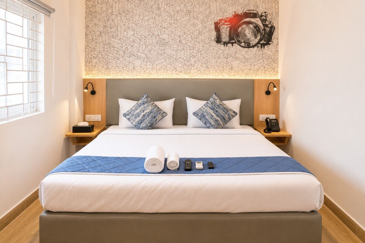 Executive Room, 1 Katil Raja (King) | Peti besi dalam bilik, meja, ruang kerja komputer riba 