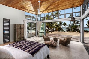 Escrivaninha, ferros/tábuas de passar roupa, Wi-Fi, roupa de cama