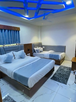 Deluxe Triple Room - Hotel Lemzon (Gandhinagar)