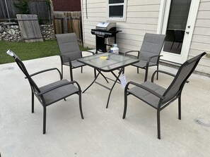 Outdoor dining - Sandy Retreat for family and groups Austin (Round Rock)