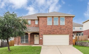 Exterior - Sandy Retreat for family and groups Austin (Round Rock)
