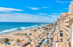 A coastal cityscape with a beach, palm trees, and a row of buildings. - SR Playa de los Boliches 2-Bedroom Apartment, Downtown Fuengirola (Fuengirola)