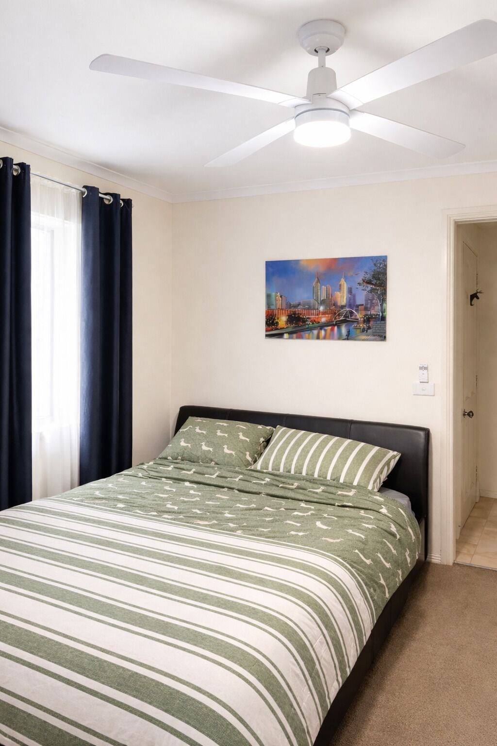 Desk, WiFi (free), bed sheets