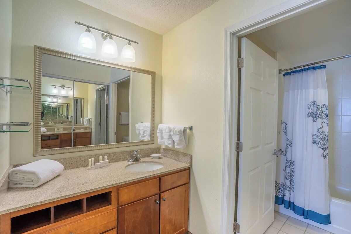 Hair dryer, towels