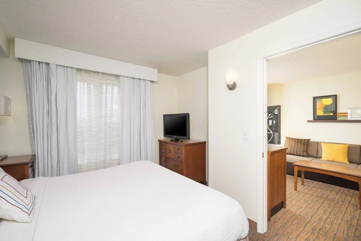 Iron/ironing board, WiFi (free), bed sheets