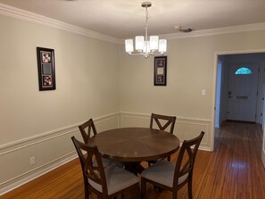 Dining - Elegant, peaceful LA home, 5 min from UCLA (Los Angeles)