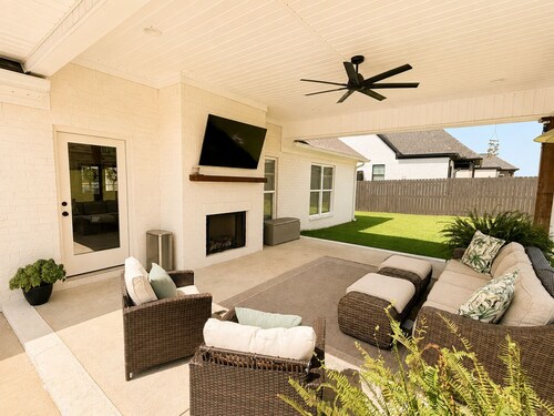 Crimson & Cozy •  
Your Game Day Home Base!